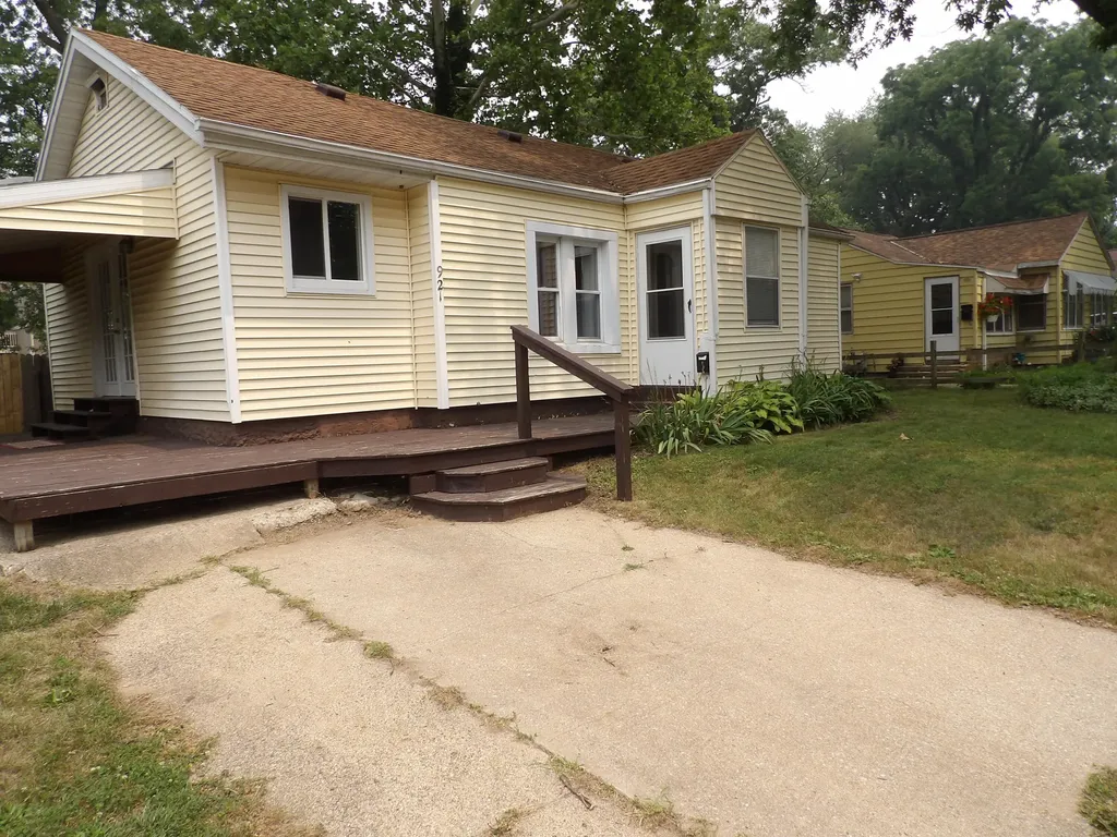 921 Burns Street Niles City MI 49120