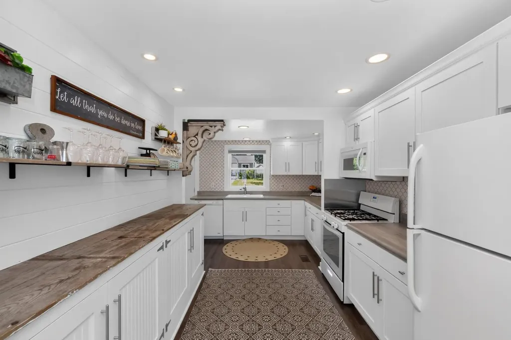 23612 S Shore Drive Ontwa Township MI 49112