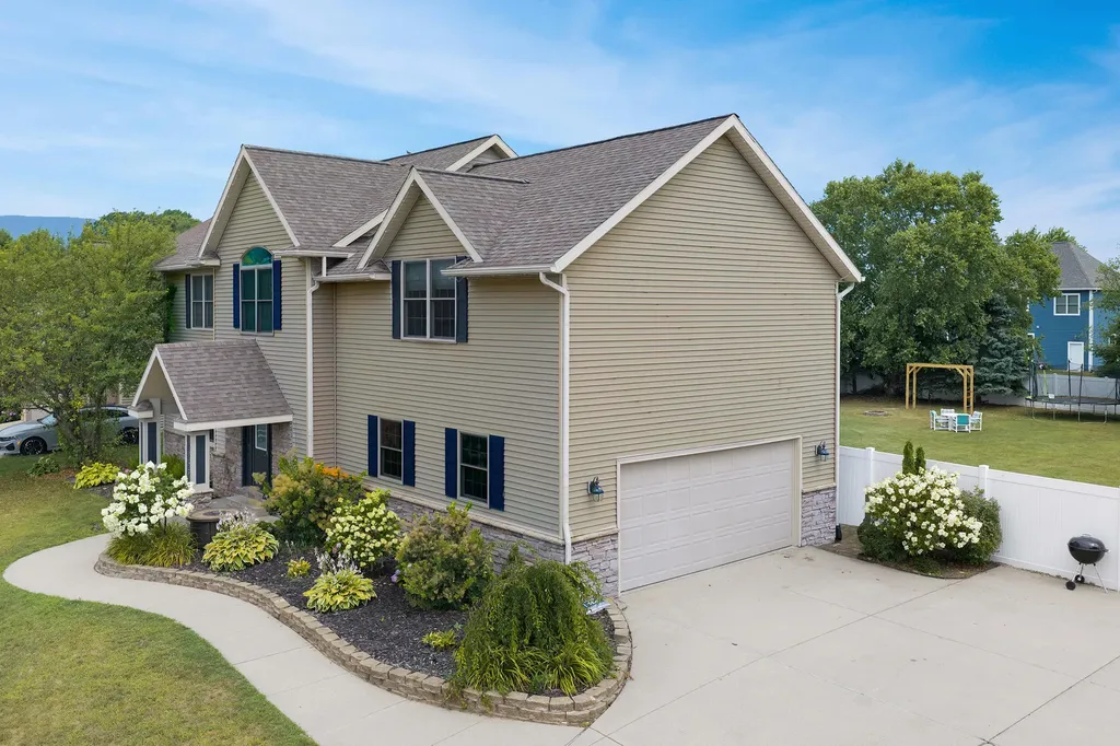 2053 Joni Lane Lincoln Charter Township MI 49127