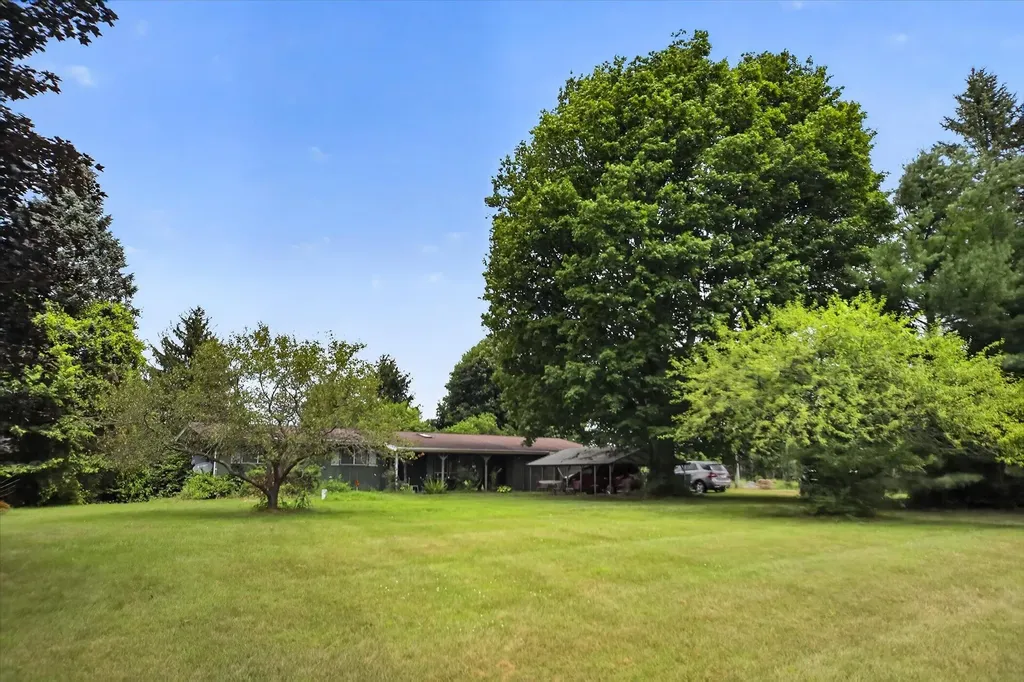 40516 County Road 669 Decatur Township MI 49045