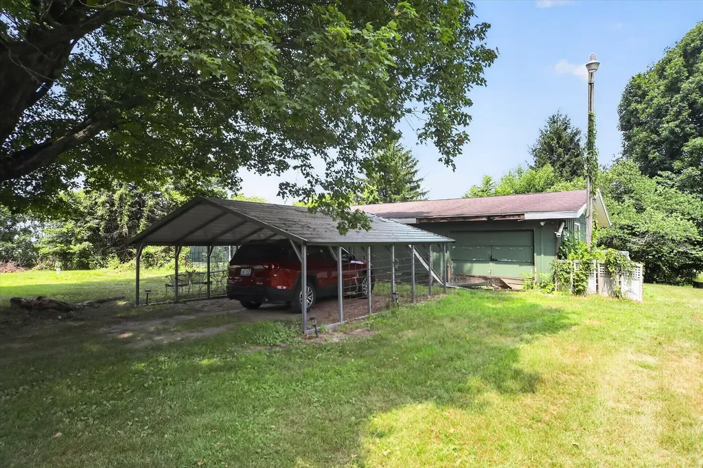 40516 County Road 669 Decatur Township MI 49045