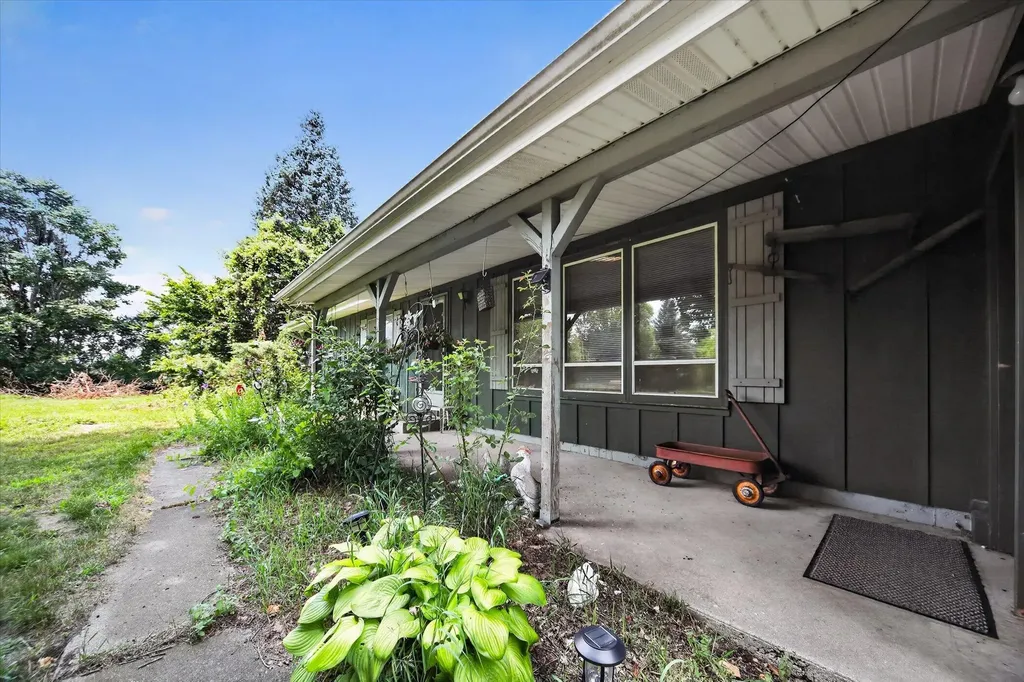 40516 County Road 669 Decatur Township MI 49045