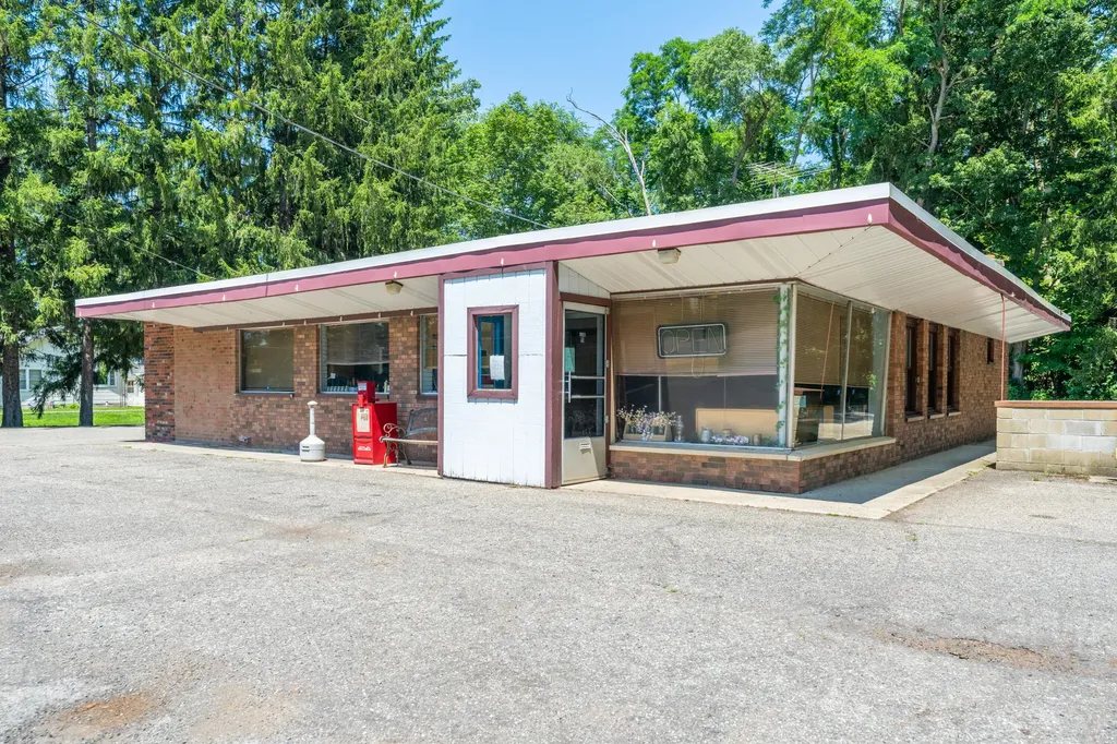 9675 Old Us-31 Berrien Township MI 49103