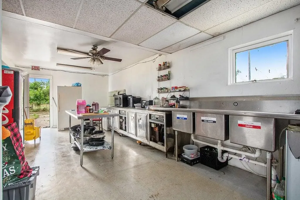 952 Pipestone Street Benton Harbor City MI 49022