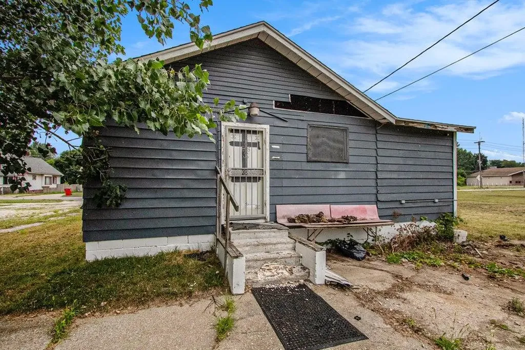 952 Pipestone Street Benton Harbor City MI 49022