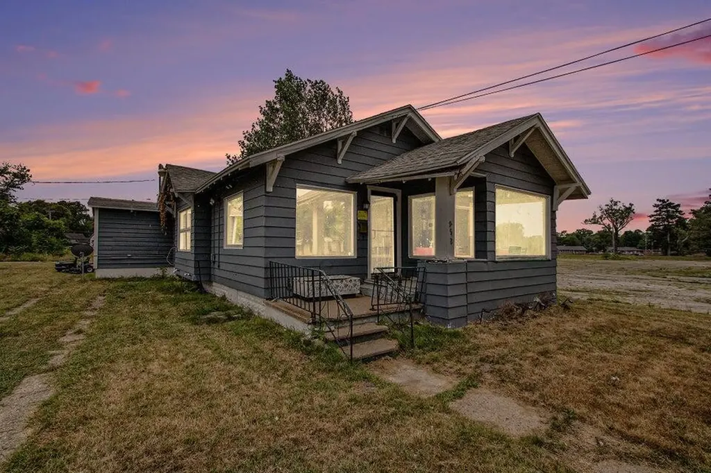 952 Pipestone Street Benton Harbor City MI 49022