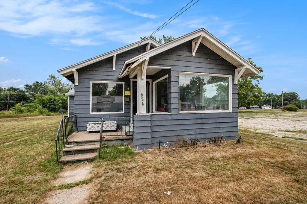 952 Pipestone Street Benton Harbor City MI 49022