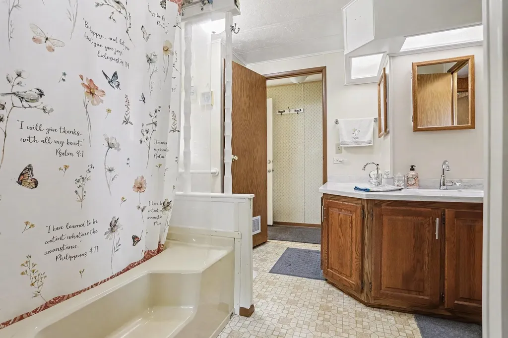 13492 Riverside Drive Constantine Township MI 49042