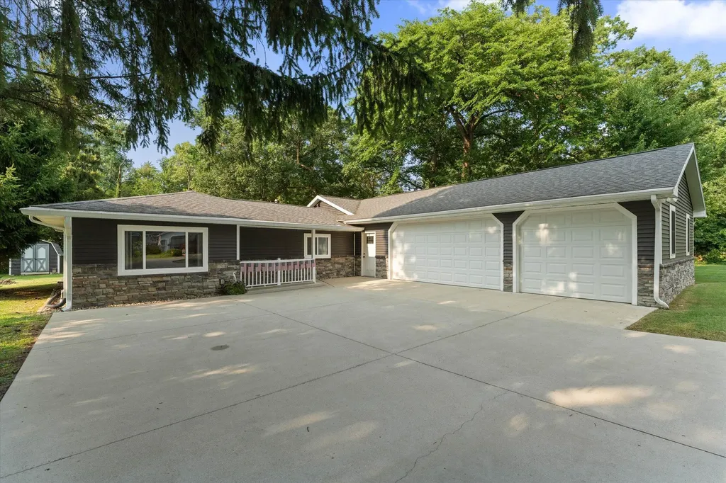 21684 Channel Parkway Ontwa Township MI 49112