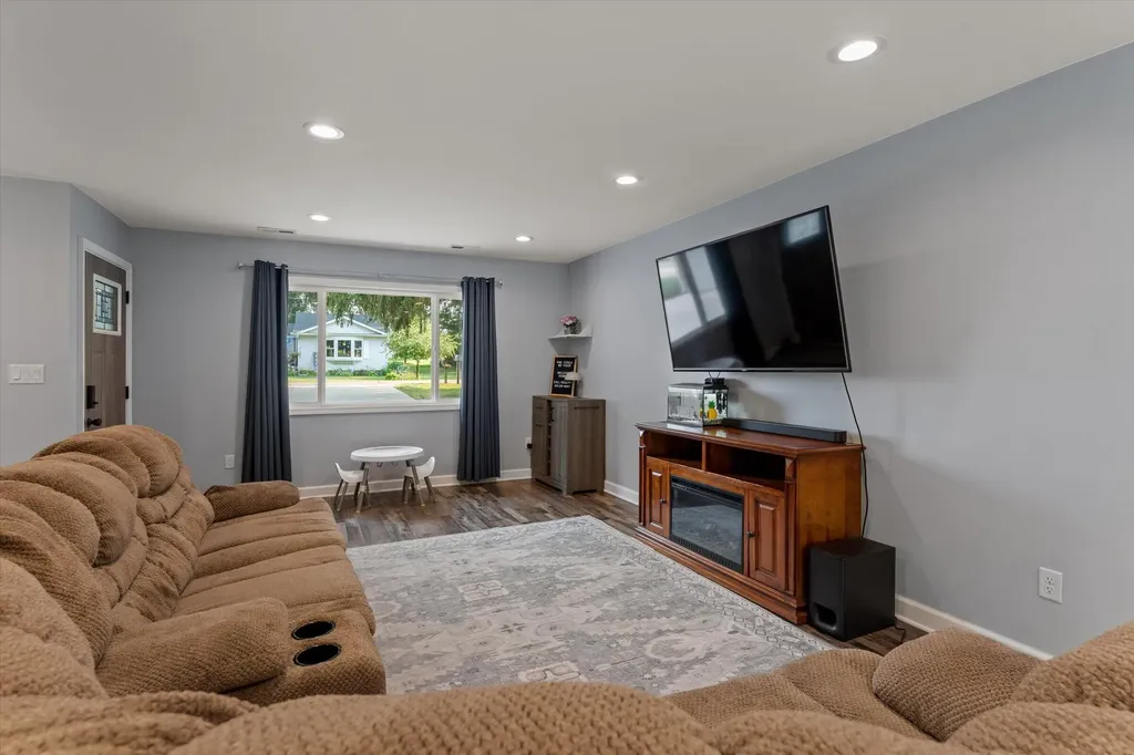 21684 Channel Parkway Ontwa Township MI 49112