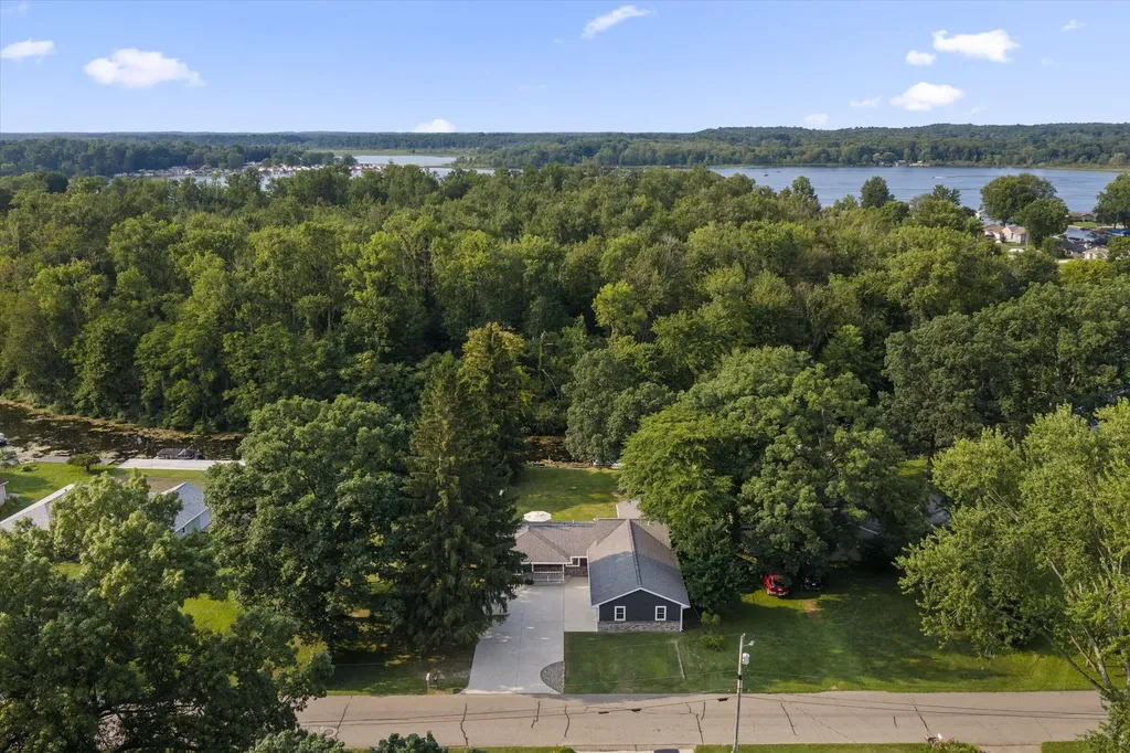 21684 Channel Parkway Ontwa Township MI 49112