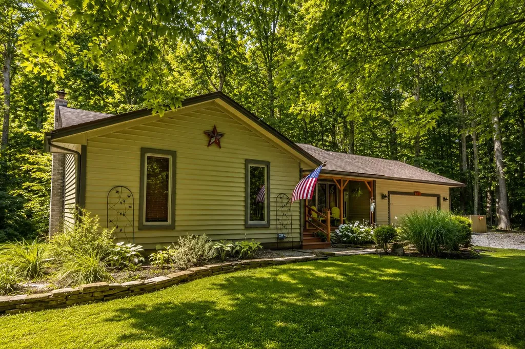 15283 Prairie Road Chikaming Township MI 49128