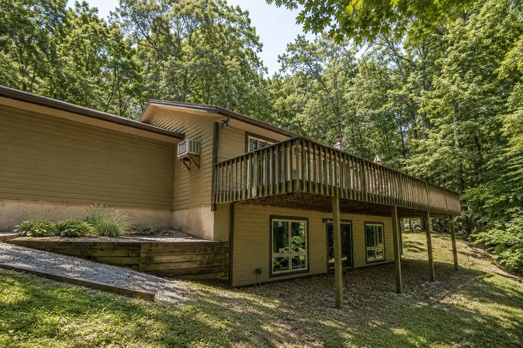 15283 Prairie Road Chikaming Township MI 49128
