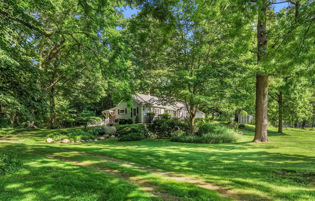 5515 Kaiser Road Chikaming Township MI 49125