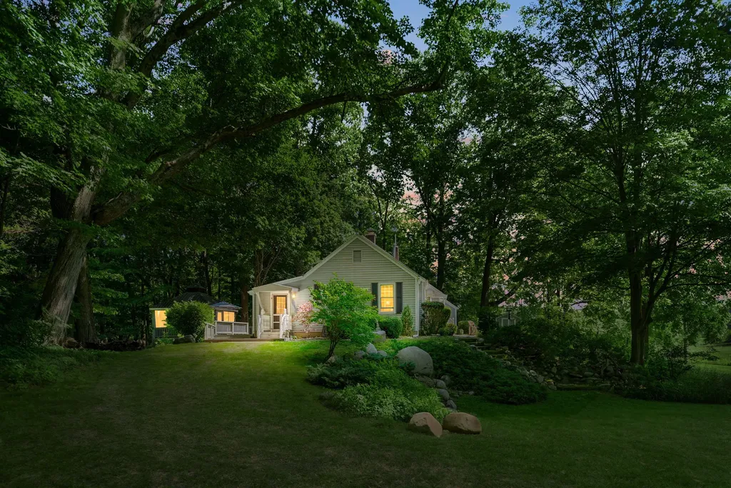 5515 Kaiser Road Chikaming Township MI 49125