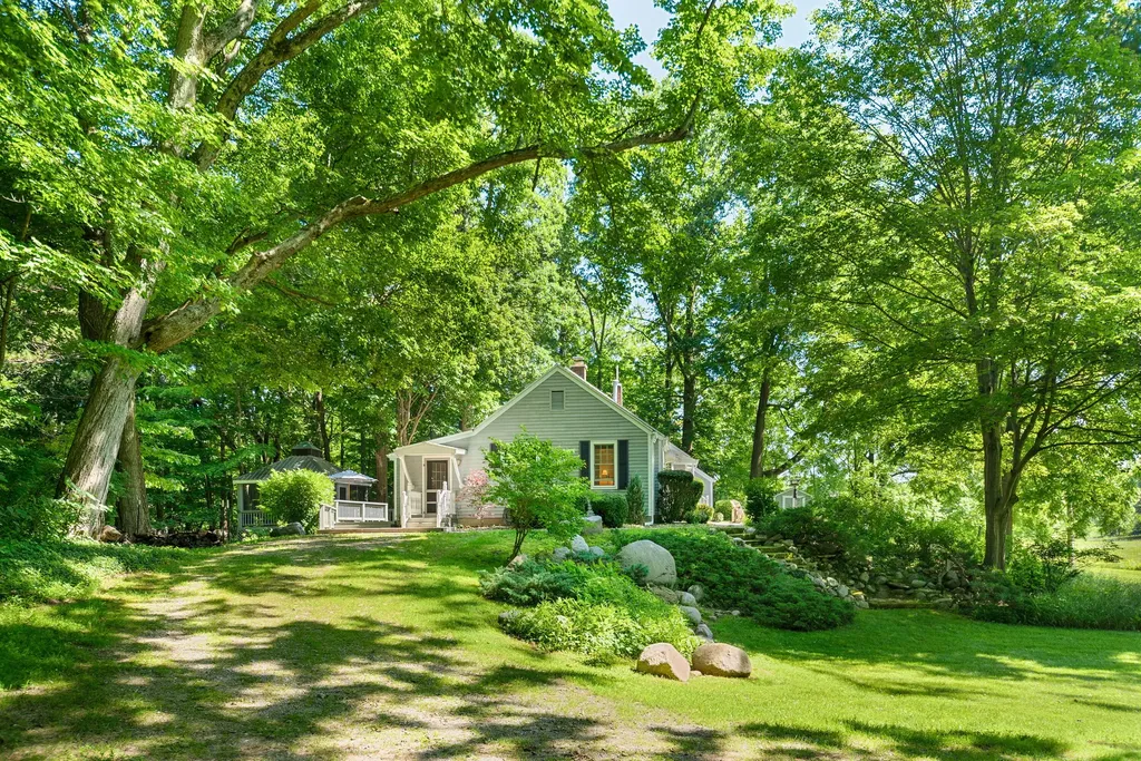 5515 Kaiser Road Chikaming Township MI 49125