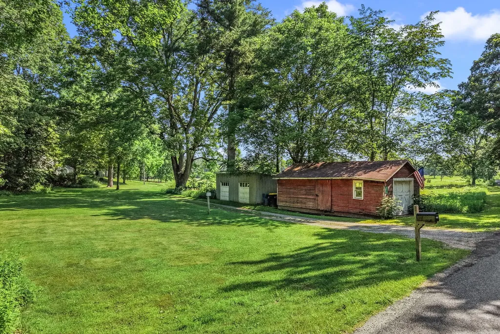 5515 Kaiser Road Chikaming Township MI 49125