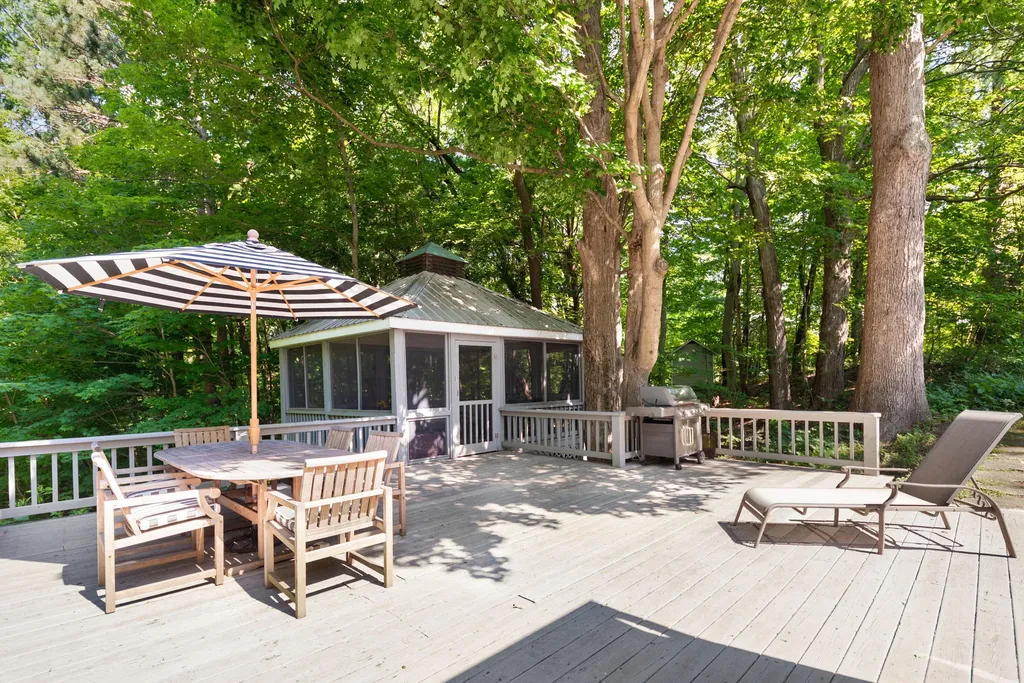 5515 Kaiser Road Chikaming Township MI 49125