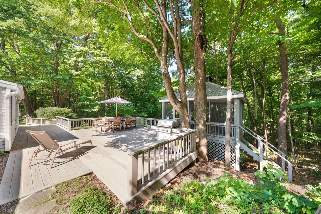 5515 Kaiser Road Chikaming Township MI 49125