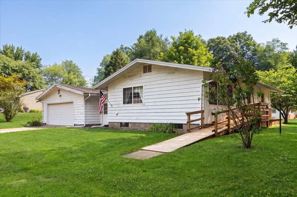 441 E Parsons Avenue Watervliet City MI 49098