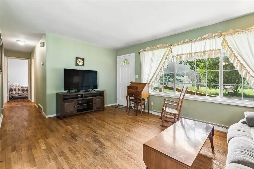 441 E Parsons Avenue Watervliet City MI 49098