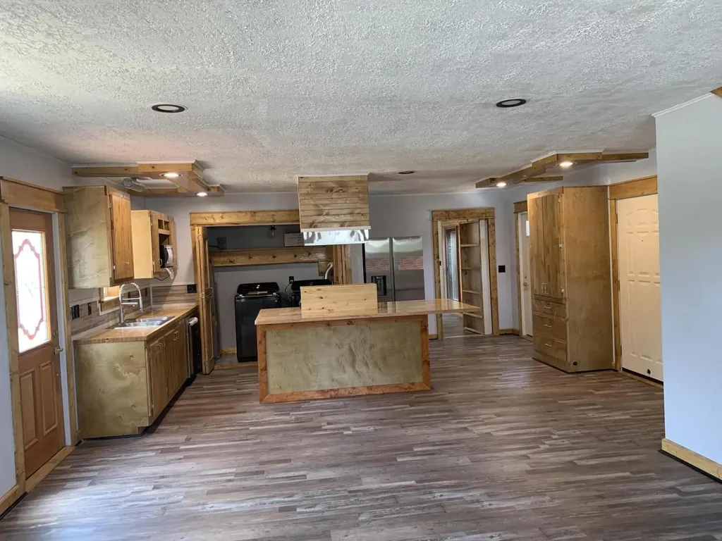 576 Pipestone Street Benton Harbor City MI 49022