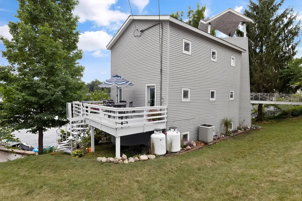 15657 Lakeview Drive Buchanan Township MI 49107