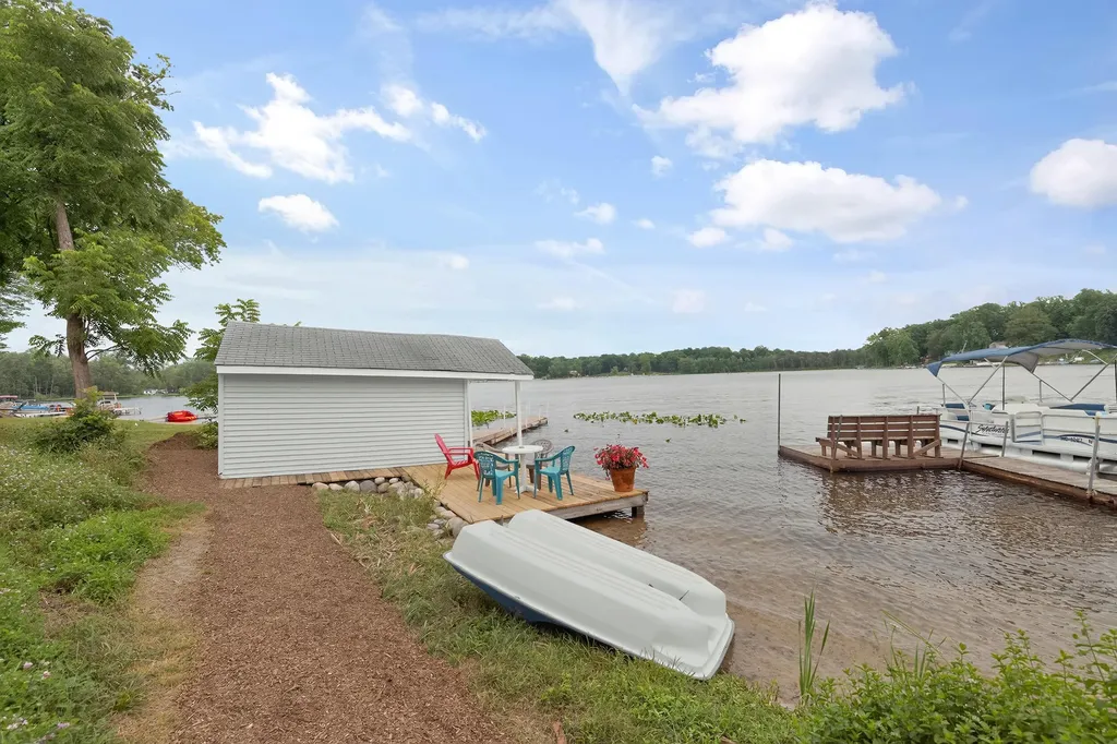 15657 Lakeview Drive Buchanan Township MI 49107
