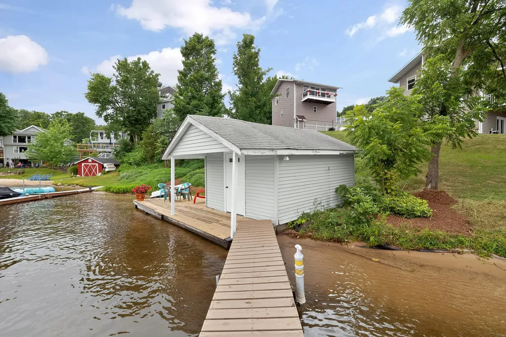 15657 Lakeview Drive Buchanan Township MI 49107