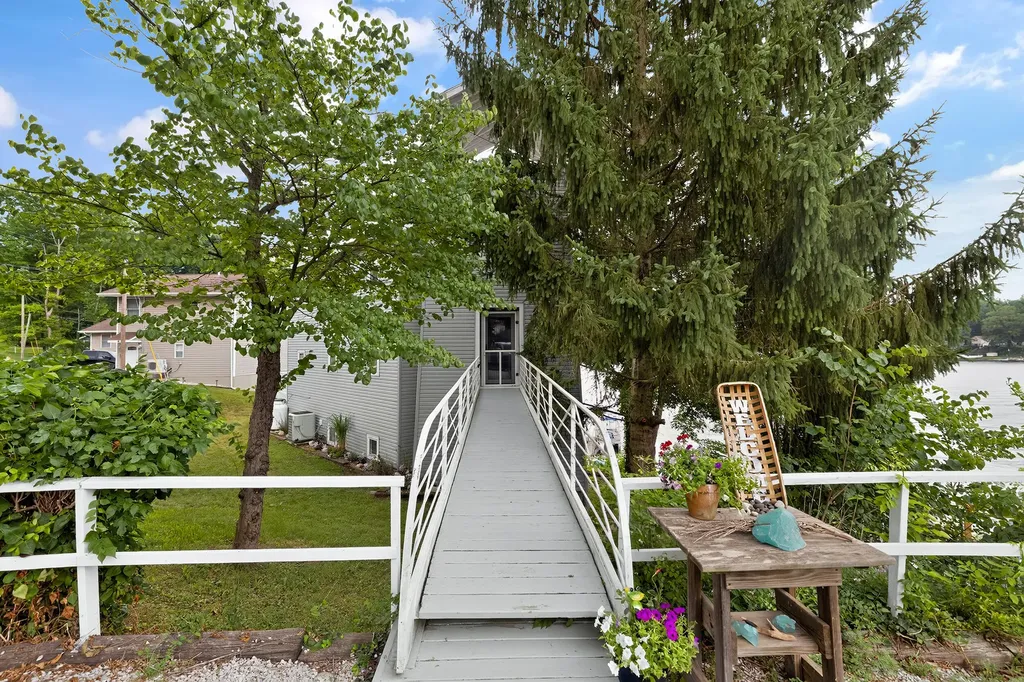 15657 Lakeview Drive Buchanan Township MI 49107