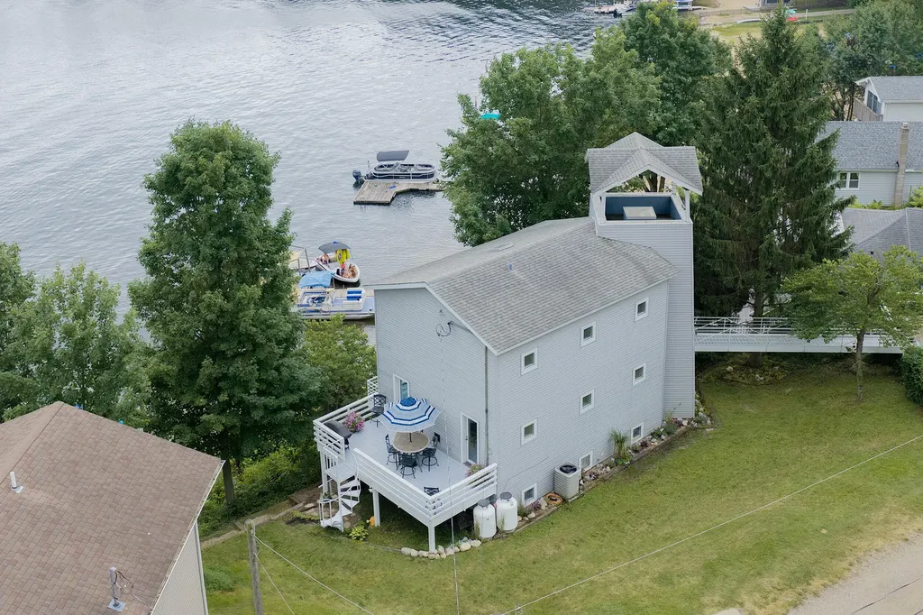 15657 Lakeview Drive Buchanan Township MI 49107