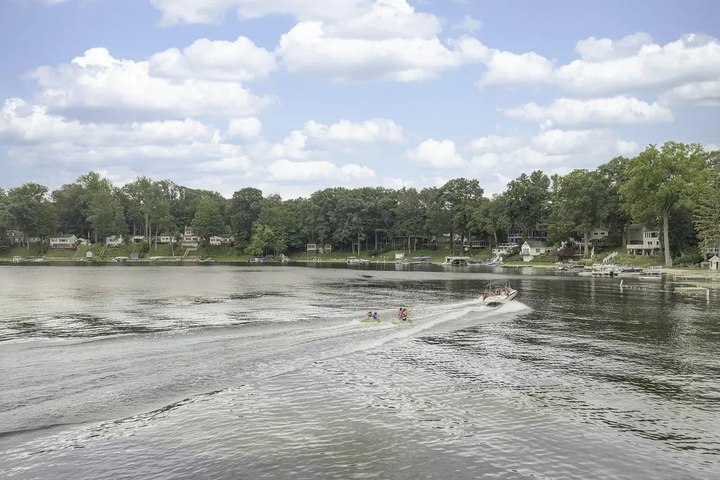 15657 Lakeview Drive Buchanan Township MI 49107