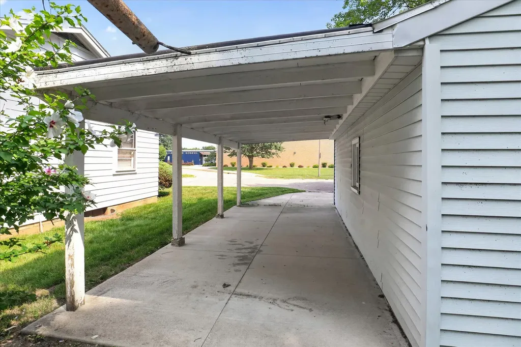 1446 Eagle Street Niles City MI 49120