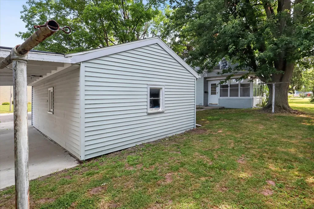 1446 Eagle Street Niles City MI 49120