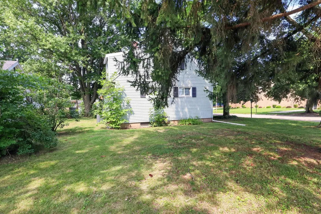 1446 Eagle Street Niles City MI 49120