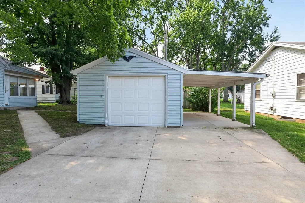 1446 Eagle Street Niles City MI 49120