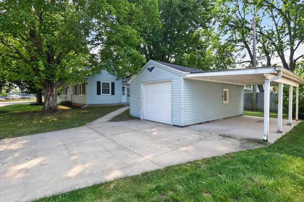 1446 Eagle Street Niles City MI 49120