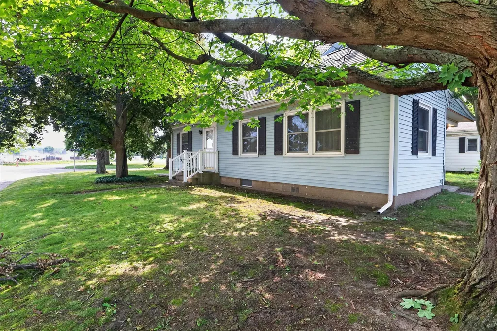 1446 Eagle Street Niles City MI 49120