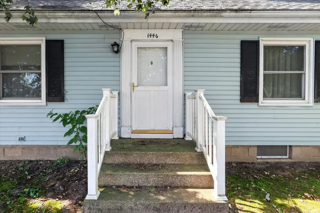 1446 Eagle Street Niles City MI 49120