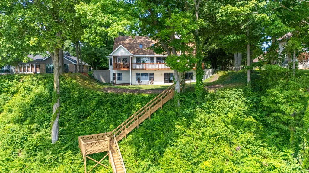 9895 Lakeview Drive Oronoko Charter Township MI 49103