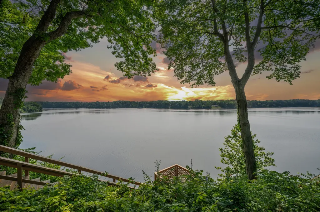9895 Lakeview Drive Oronoko Charter Township MI 49103