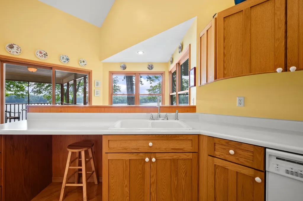 9895 Lakeview Drive Oronoko Charter Township MI 49103