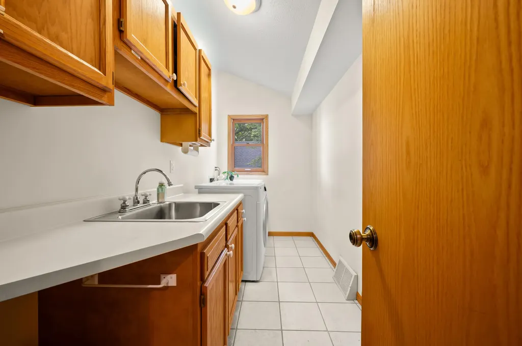 9895 Lakeview Drive Oronoko Charter Township MI 49103