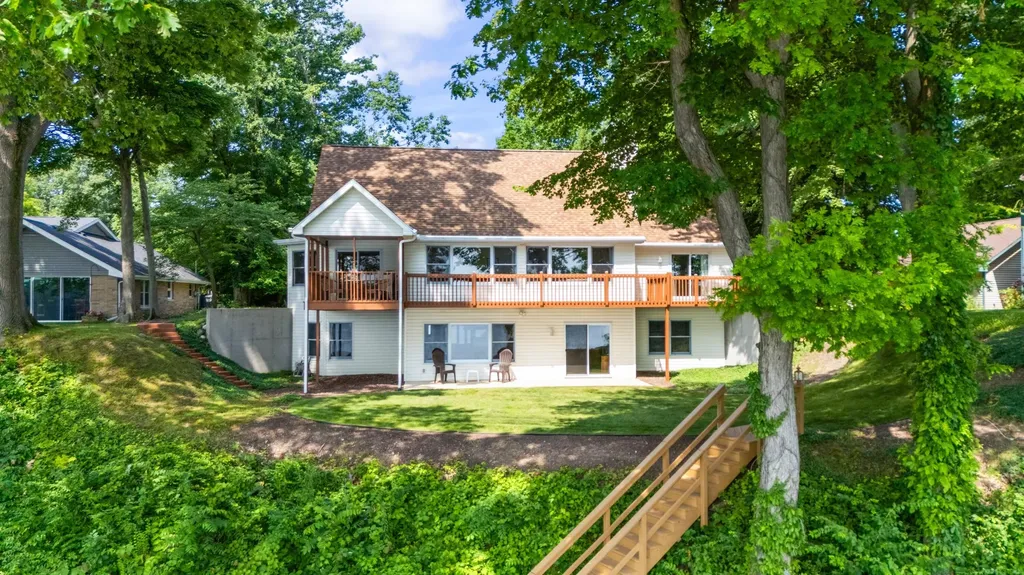 9895 Lakeview Drive Oronoko Charter Township MI 49103