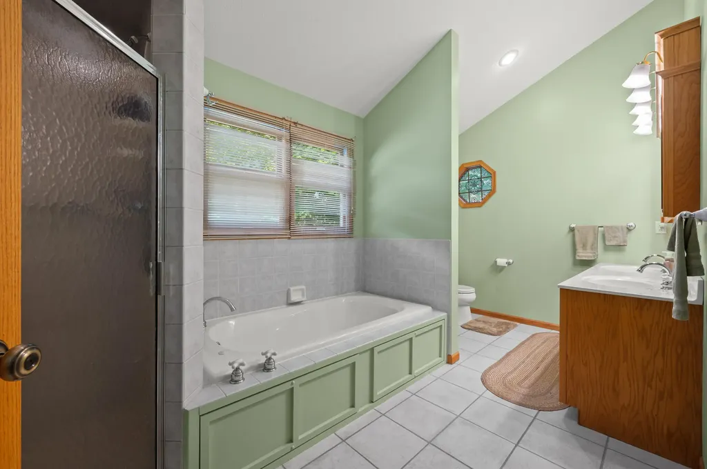 9895 Lakeview Drive Oronoko Charter Township MI 49103