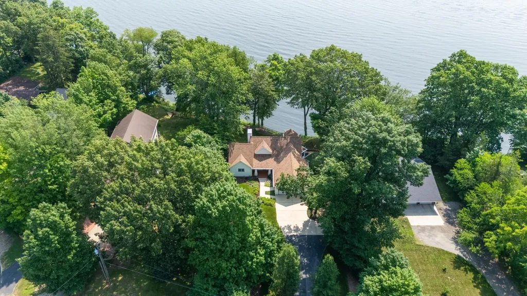 9895 Lakeview Drive Oronoko Charter Township MI 49103