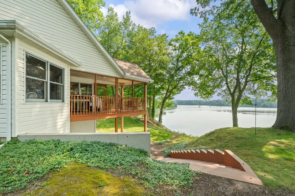 9895 Lakeview Drive Oronoko Charter Township MI 49103