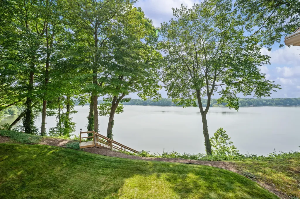 9895 Lakeview Drive Oronoko Charter Township MI 49103