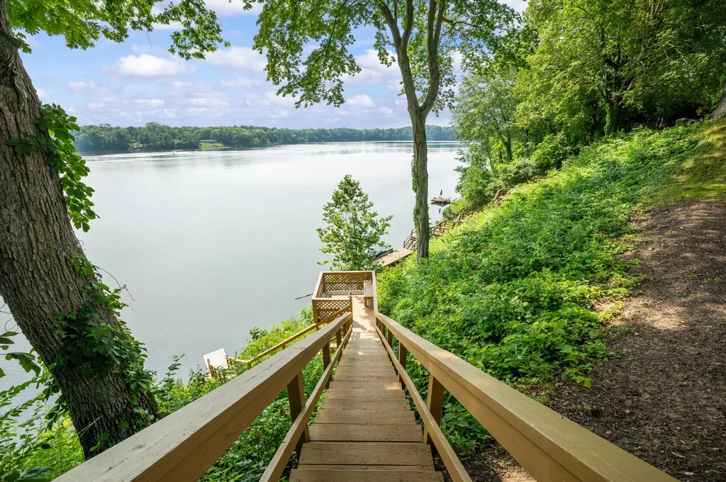 9895 Lakeview Drive Oronoko Charter Township MI 49103