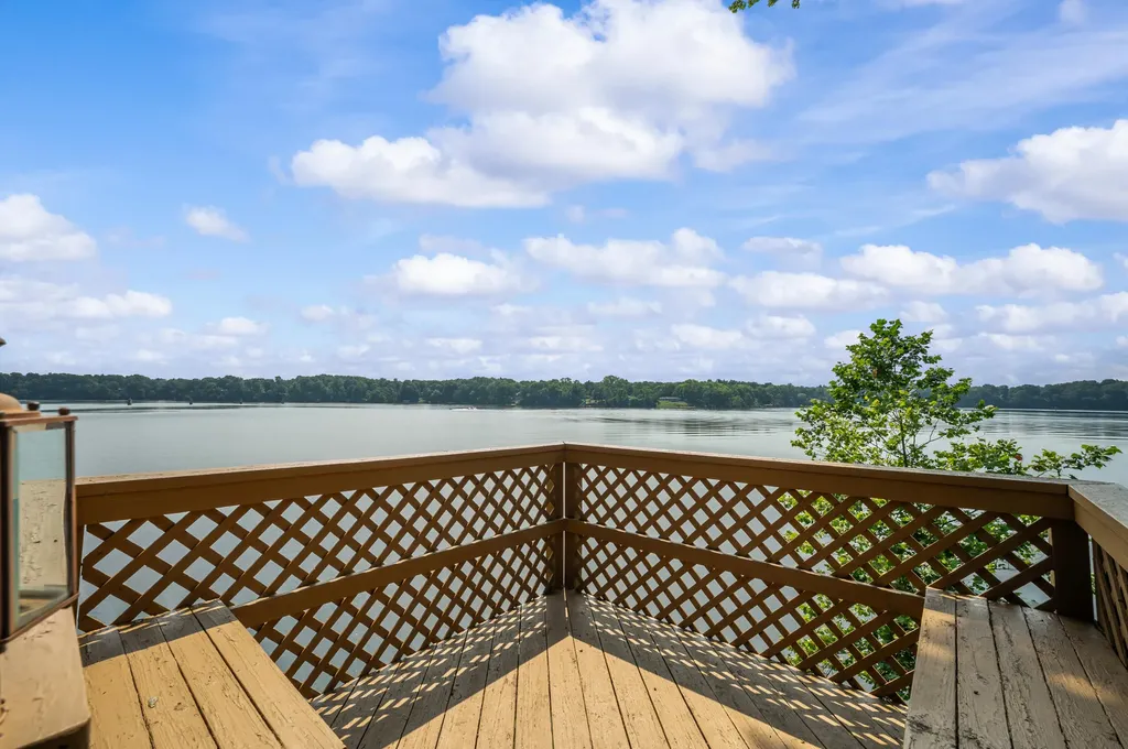 9895 Lakeview Drive Oronoko Charter Township MI 49103